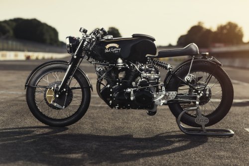 GODET "Back to black lightning"